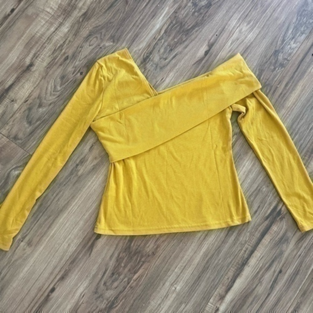 Off the shoulder long sleeve shirt size large